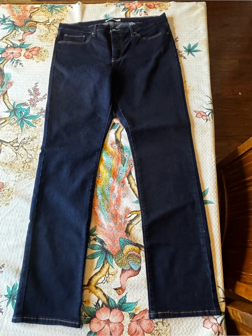 Levi’s 312 Shaping Slim Jeans 33